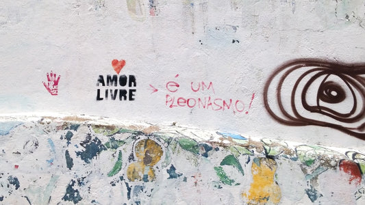 PARECE AMOR, PERO NO LO ES: DESMONTANDO LA TOXICIDAD DEL AMOR ROMÁNTICO