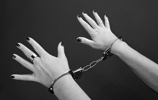 ¿CÓMO REPRESENTAN LOS MEDIOS DE COMUNICACIÓN A LAS MUJERES DELINCUENTES Y VÍCTIMAS?
